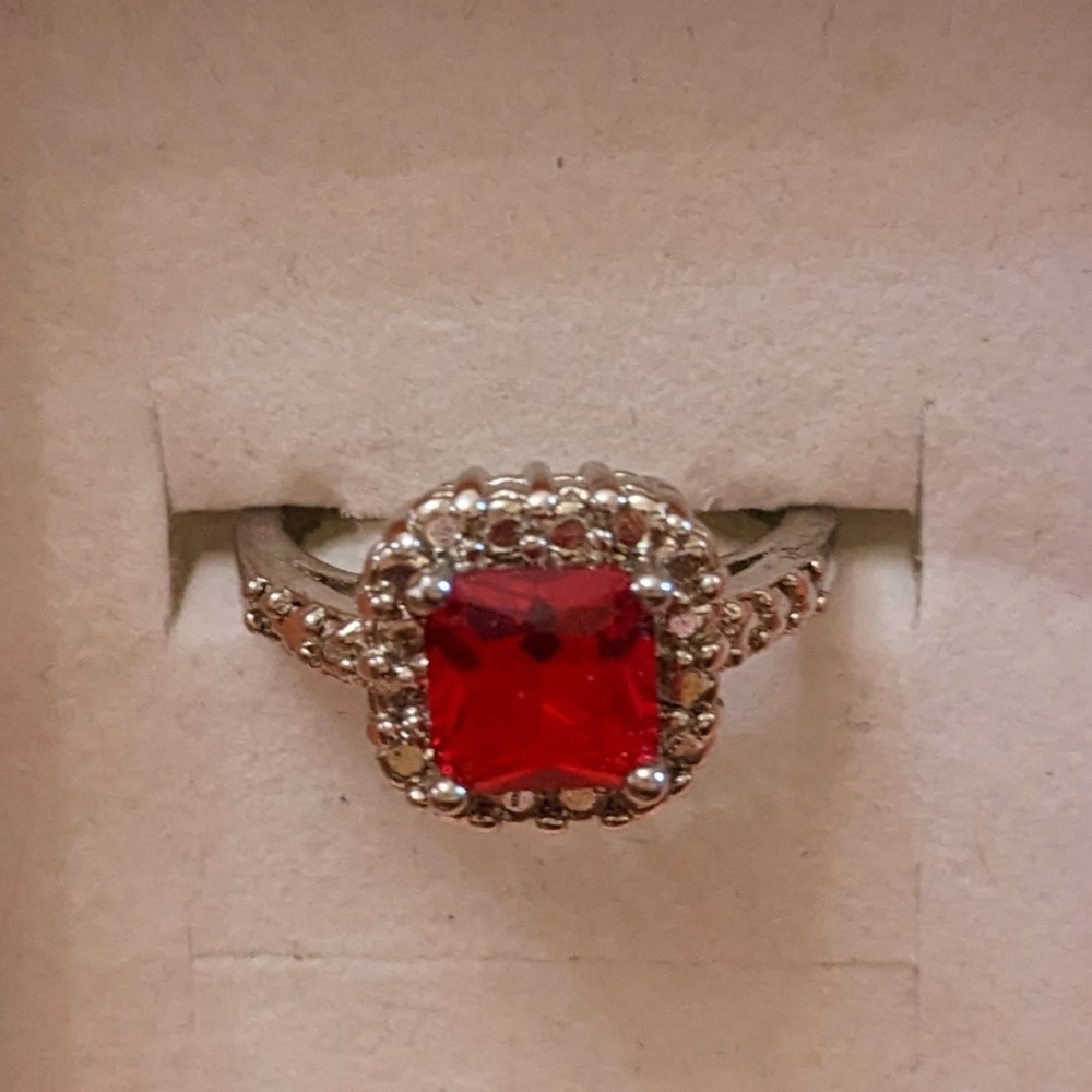 Elegant Silver and Red Gemstone Ring, T1B8F